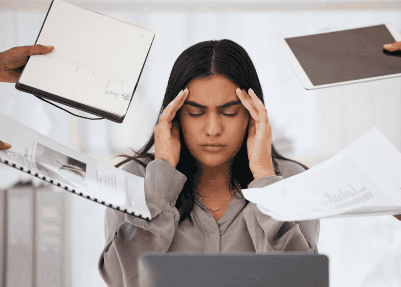 Employé en détresse psychologique au travail dans un contexte de surcharge et burn-out