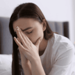 Femme souffrant de fatigue chronique liée au SMOP (anciennement SOPK) et à la charge mentale associée au syndrome